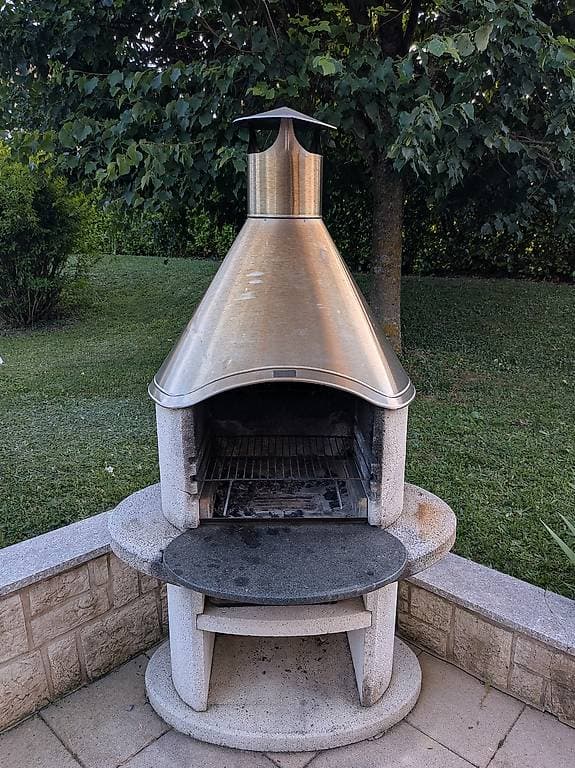 Cheminée de jardin avec grill