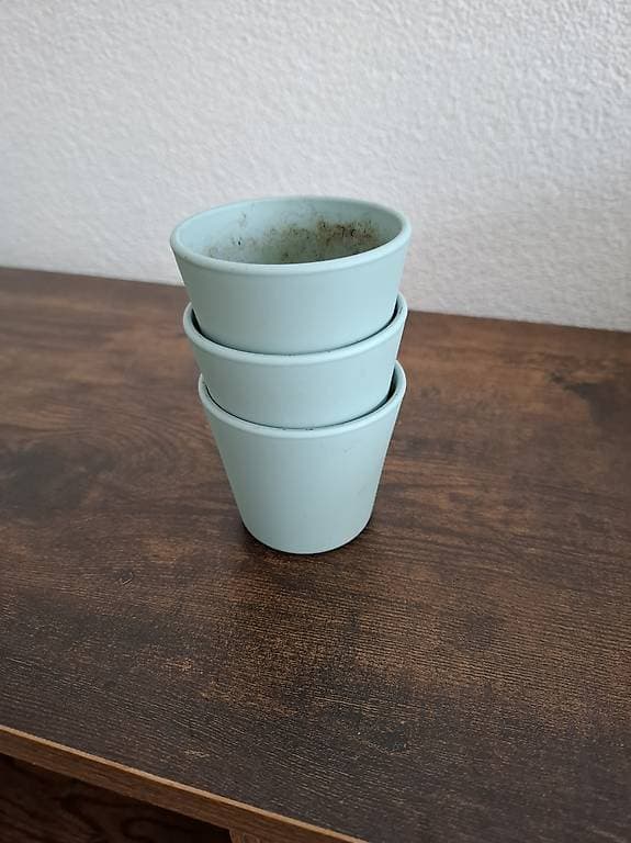 3 Petits pots à donner