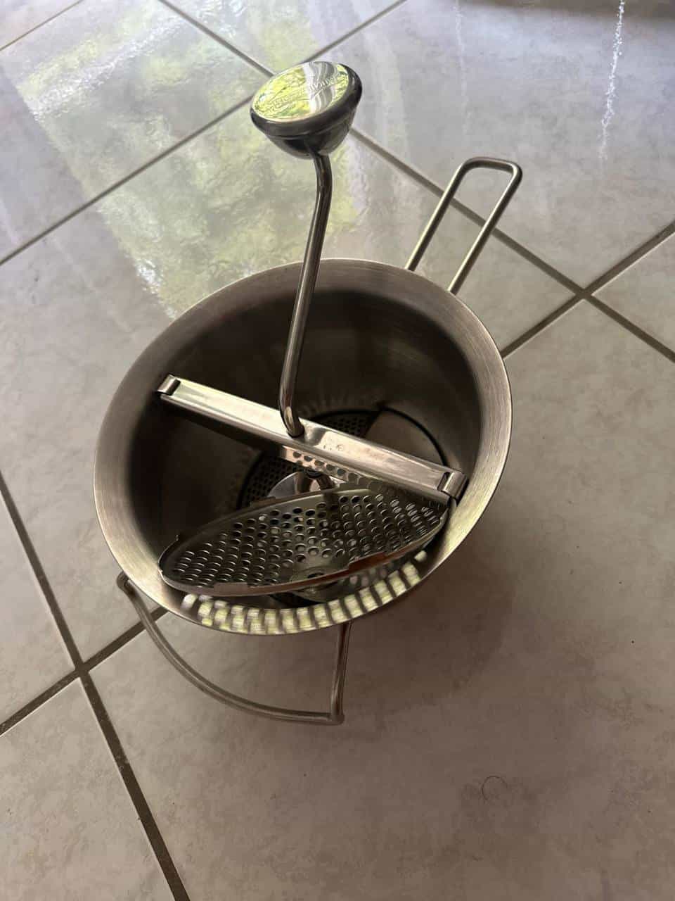 Pastasieb/Nudelsieb mit Ständer