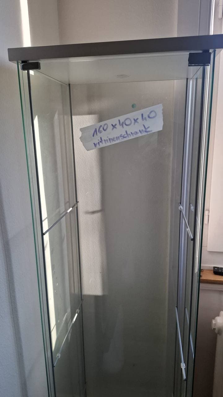 Glastür-Vitrine