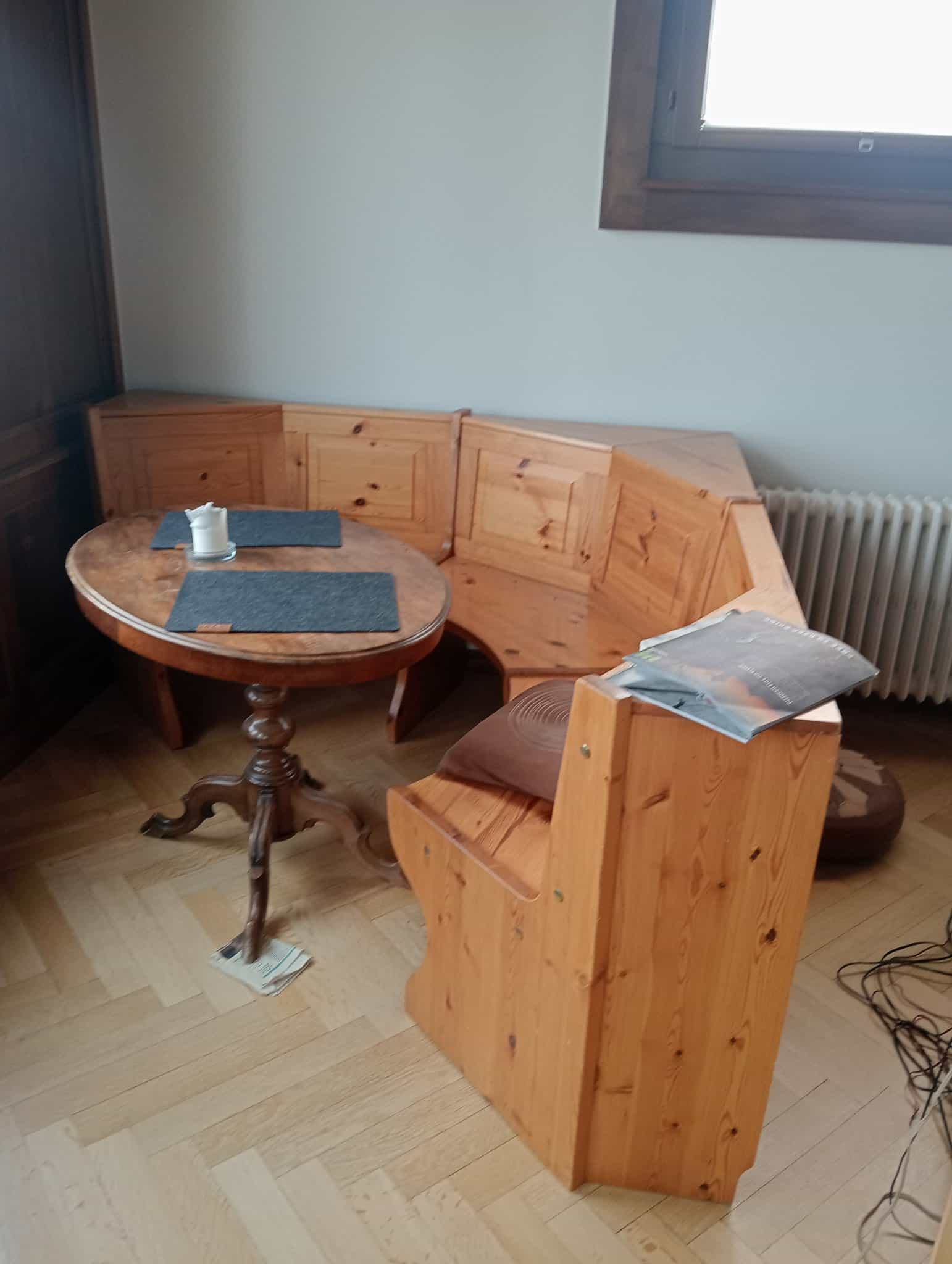 Banc de coin + table