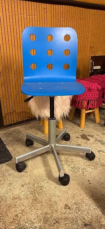 Kinderbürostuhl zu verschenken