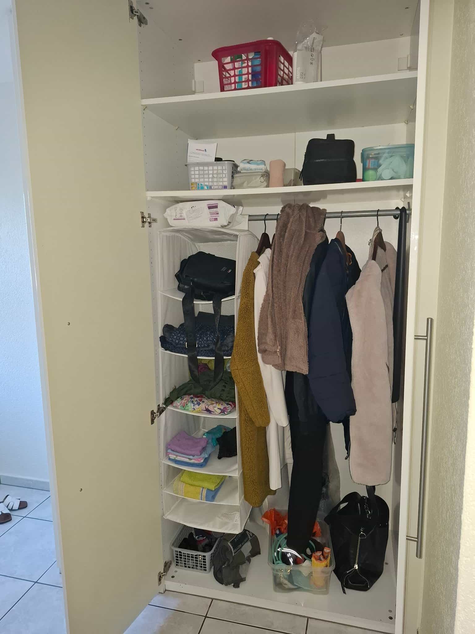 Schrank, weiss mit 3 Türen