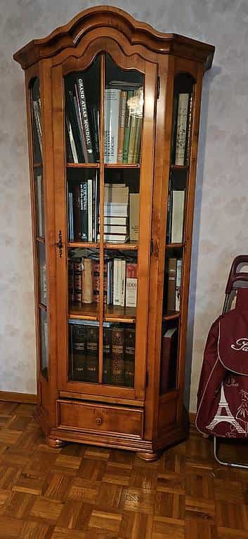 A donner vaisselier et bibliothèque