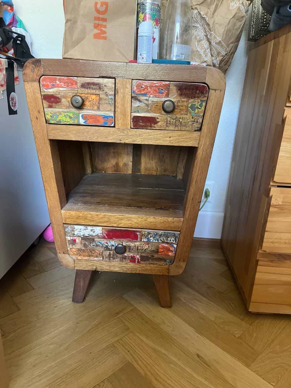 Table de chevet funky en bois
