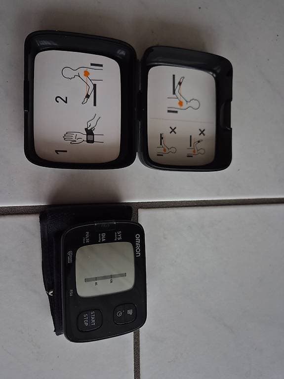 Omron RS6 Handgelenk Blutdruckmessgerät