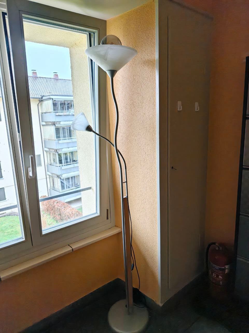 Ständerlampe dimmbar mit zwei Leuchten
