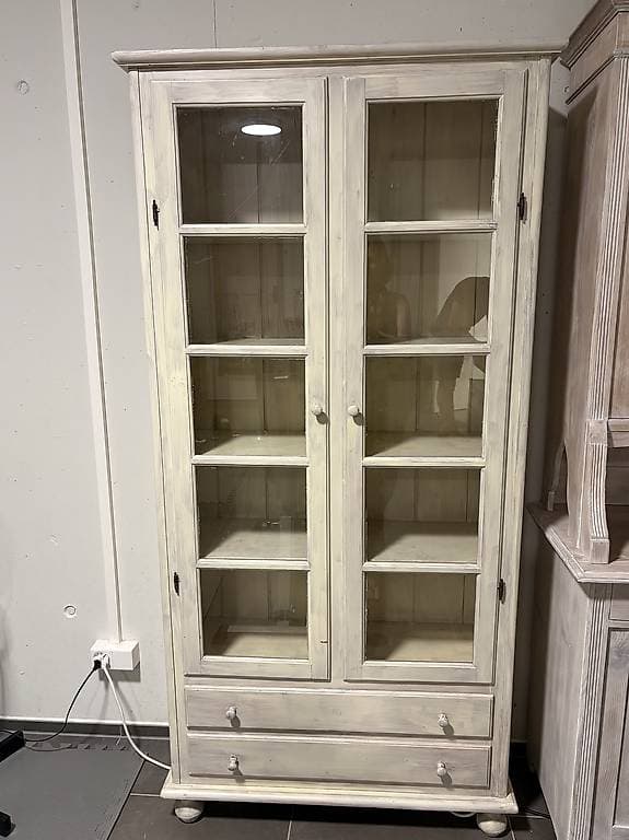 Schrank mit Glas ( Z.b für Geschirr)