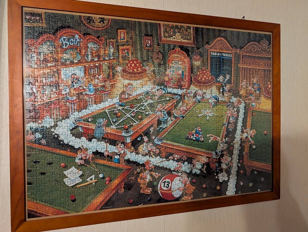 Gerahmtes Billard-Puzzle im Holzrahmen, vollständig