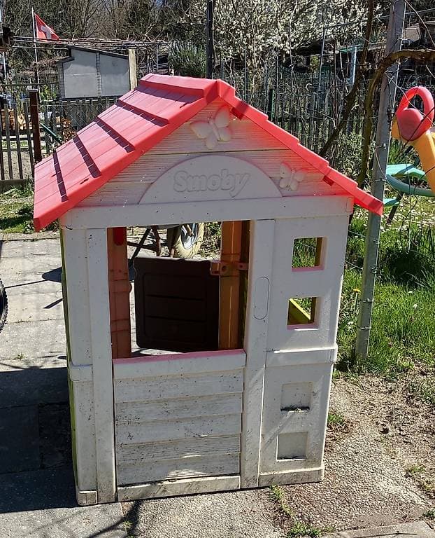 Maisonnette et toboggan