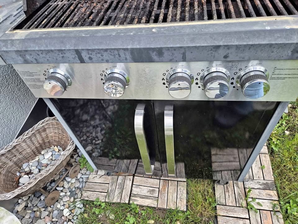 Gas Grill gebraucht! Gratis abzugeben ( ohne Gasflasche)