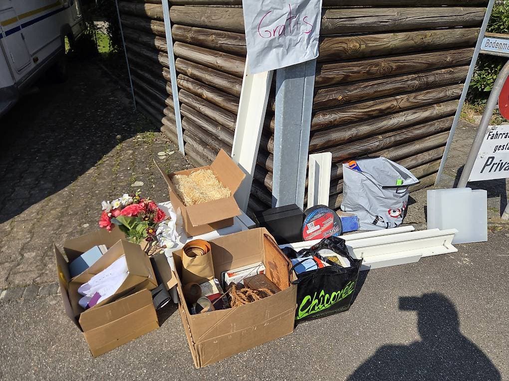 Diverses Gratis Ikea Regale, nerf, deko...