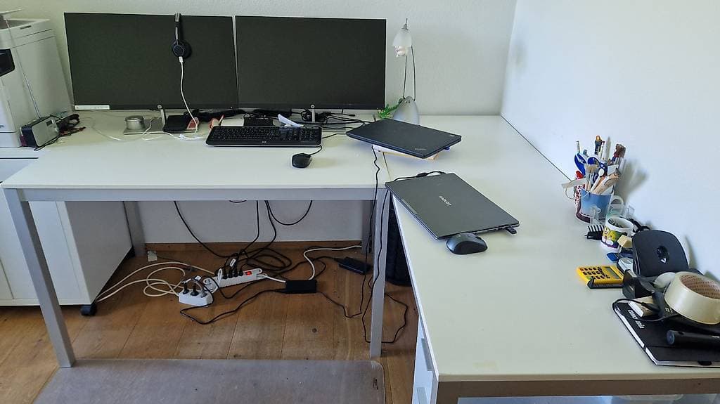 Schreibtisch