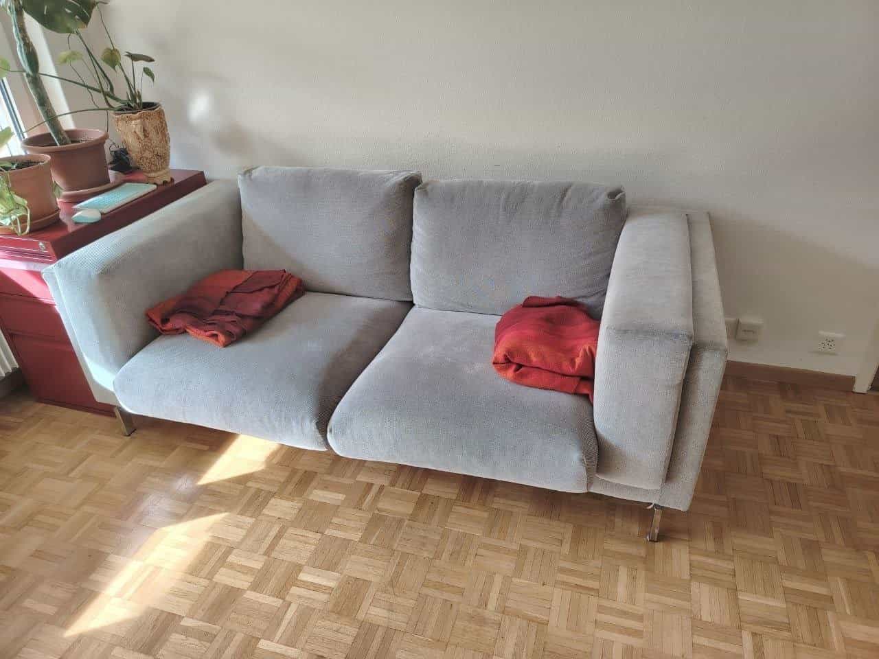 Neuwertiges Sofa abzugeben