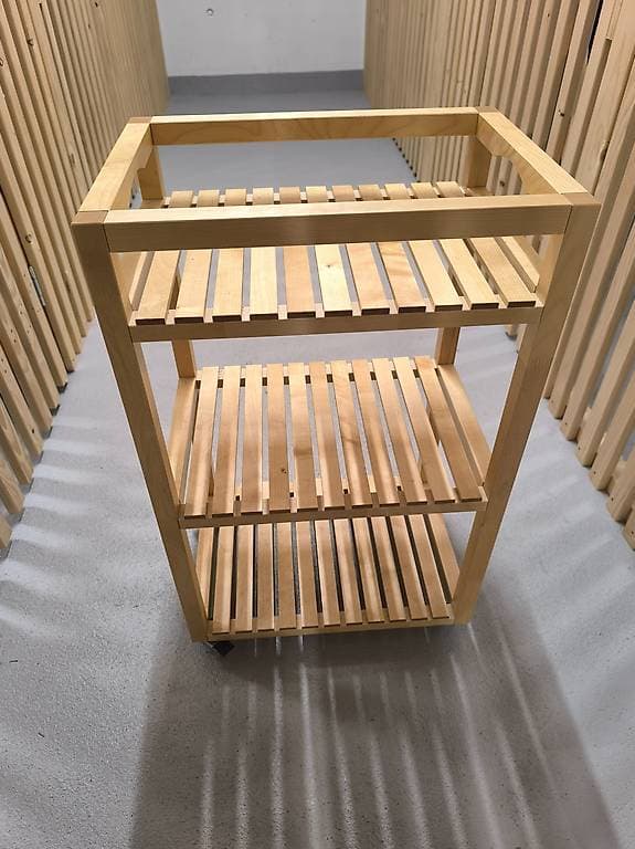 Servierwagen auf Rollen (reserviert)