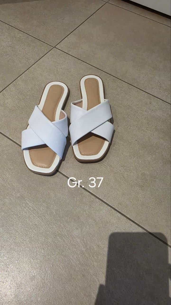 Sandalen Gr. 37 und Dyson Nasswischer
