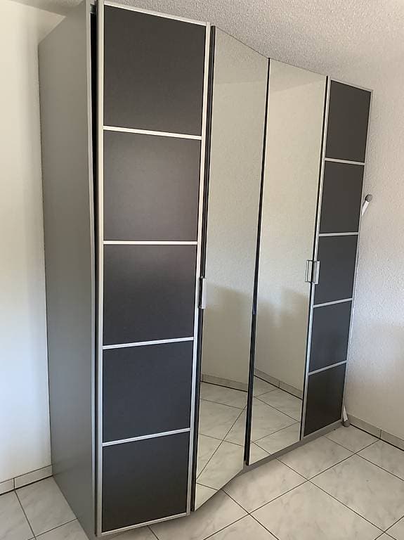 Gratis: Rauch-Schrank anthrazit 4-Falttüren