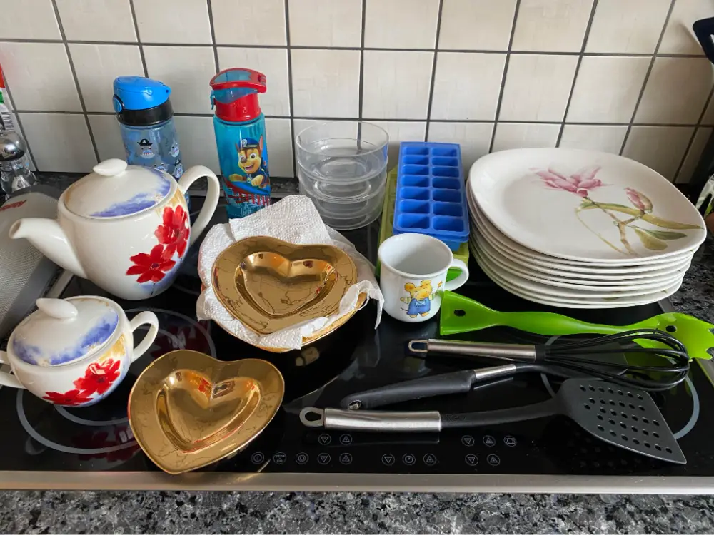 Teller, Schalen, Teekanne usw.